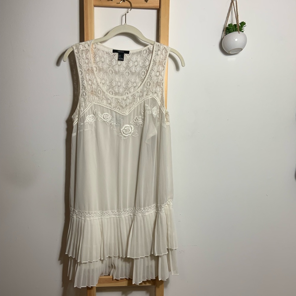 White Sheer Pleated Sleeveless Flapper Style Dress